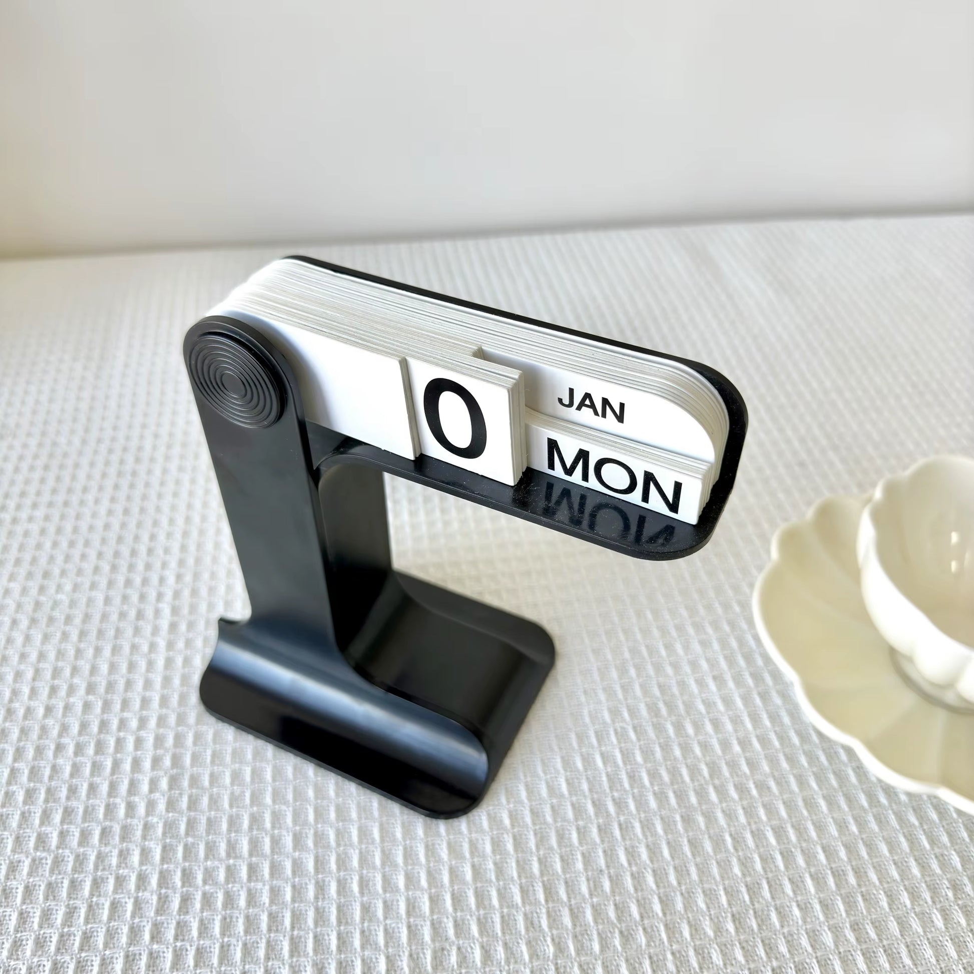 1Pc Modern Minimalist Style Plastic Creative Perpetual Calendar, Desk Calendar, Office Desktop Decoration, New Home Decoration